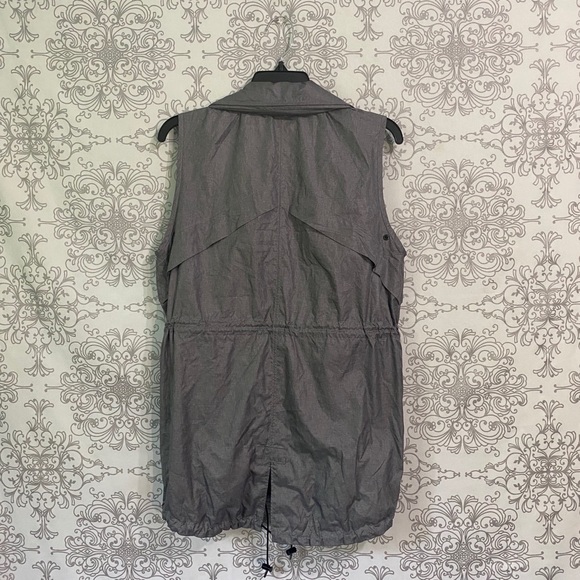 Lou & Grey utility zip up vest cinched with hide away hood size XS - Picture 4 of 9